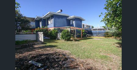2br Flat Downstairs level of a house in North Kingscliff - Photo 2