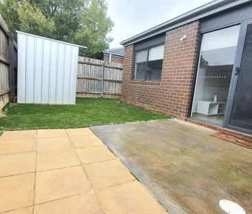 Modern Comfort & Convenience in the Heart of Werribee - Photo 5