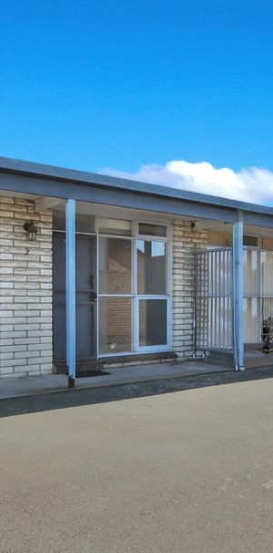 Charming Two-Bedroom Unit Close to Moe CBD - Photo 2
