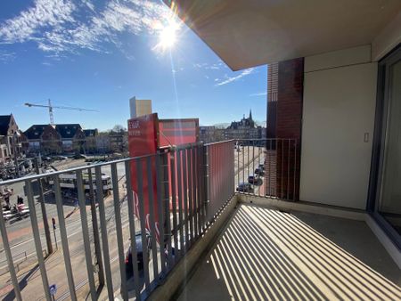 Ruim twee-slaapkamer appartement met zonnig terras - Photo 3