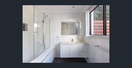 Glenbrook home, move in ready! - Photo 4