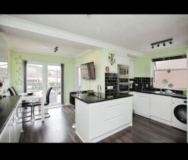 3 bedroom semi-detached house to rent - Photo 5