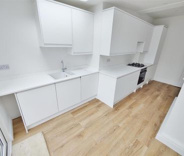 3 bedroom semi-detached bungalow to rent - Photo 6