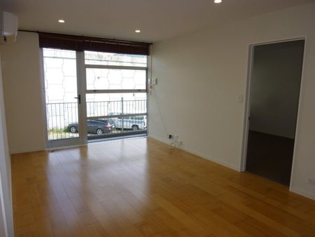 Modern 2-bedroom and 2-ensuite Apartment - Photo 4