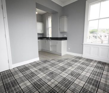 4 bedroom flat to rent - Photo 1