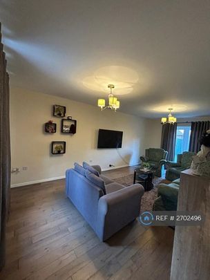 4 bedroom detached house to rent - Photo 1