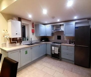 4 bedroom terraced house to rent - Photo 1