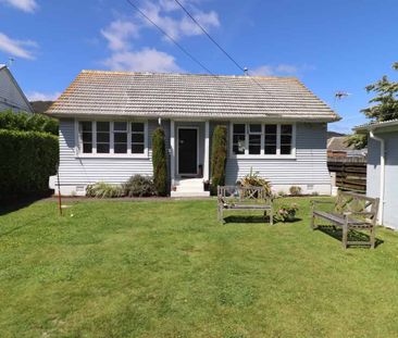 Situated in a highly sought after area, welcome to 66 Rata Street! - Photo 4