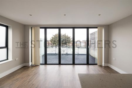 4 Marlowe Road , E17 3HB - Photo 2