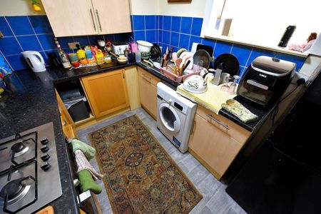 3 bedroom House in Otley Road (3 BED), Leeds - Photo 2
