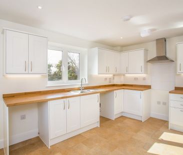 3 bedroom detached house to rent - Photo 2