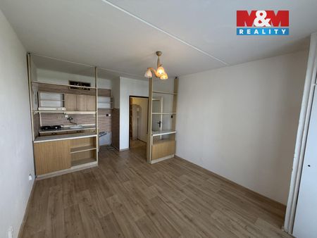 Pronájem bytu 1+kk, garsoniery 35 m², Hradec Králové - Photo 2