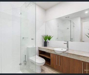 Luxury, Space and Lifestyle in the Heart of Templestowe Village - Photo 2