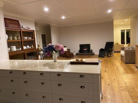 Three bedroom fully furnished Cottage - Photo 2