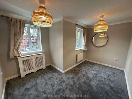 Kendal Avenue, Manchester, M32 - Photo 2