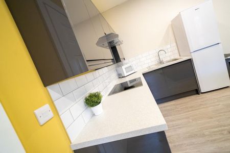 4 bedroom flat to rent - Photo 5