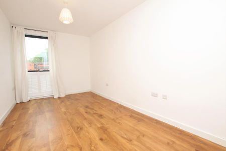 2 bedroom flat to rent - Photo 2