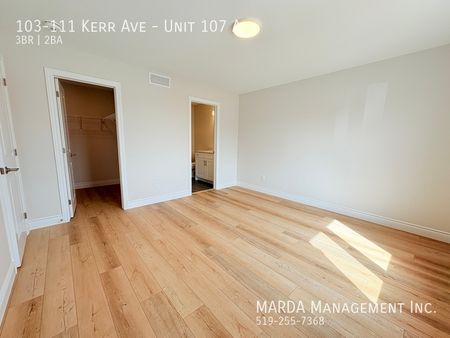 SPACIOUS 3-BEDROOM/2-BATH MAIN FLOOR UNIT WITH GARAGE+HYDRO&GAS - Photo 3