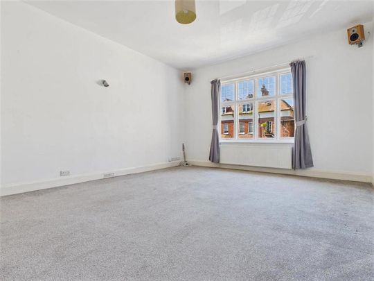 4 bedroom flat to rent - Photo 1
