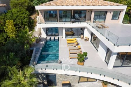 LOCATION SAISONNIERE - GOLFE DE SAINT-TROPEZ / LES ISSAMBRES - PROPRIÉTÉ VUE MER PANORAMIQUE - 5 CHAMBRES - PISCINE - Photo 3