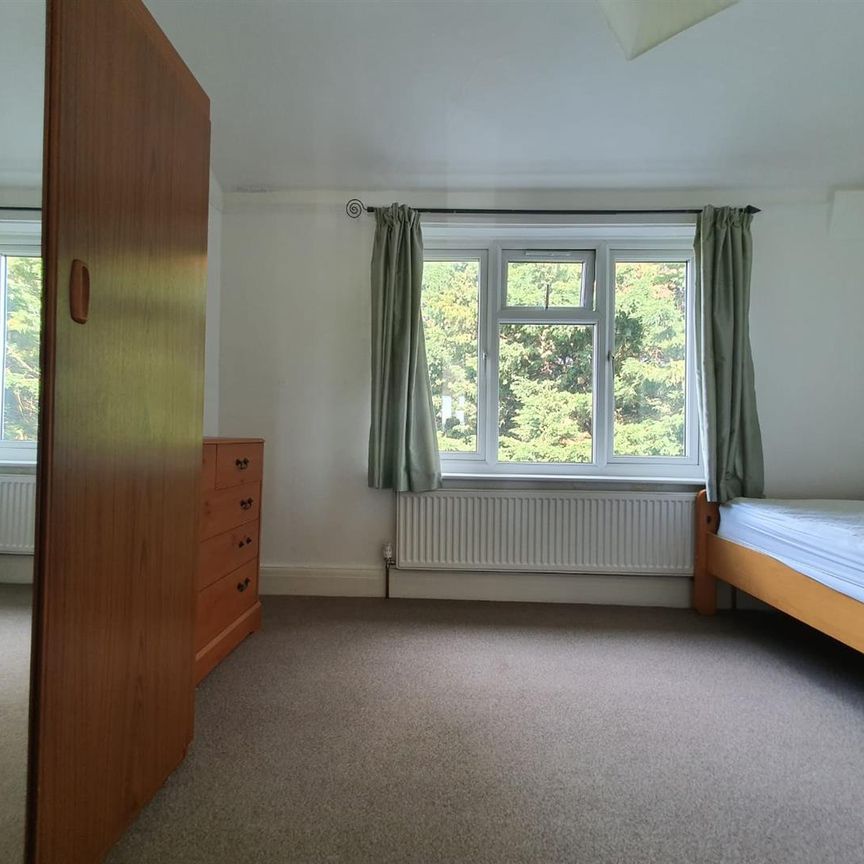 63 Brookhill Road, Barnet EN4, London - Photo 1