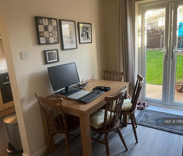 3 bedroom semi-detached house to rent - Photo 2