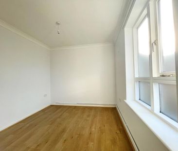 3 bedroom end of terrace house to rent - Photo 3