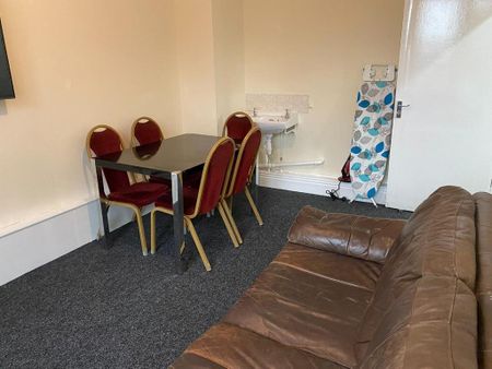 5 bedroom private hall to rent - Photo 2