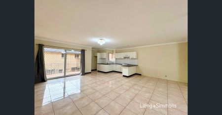 Comfortable two-bedroom unit close to all amenities - Photo 2