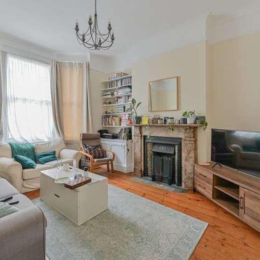 Sarsfeld Road, Wandsworth Common, SW12 - Photo 1
