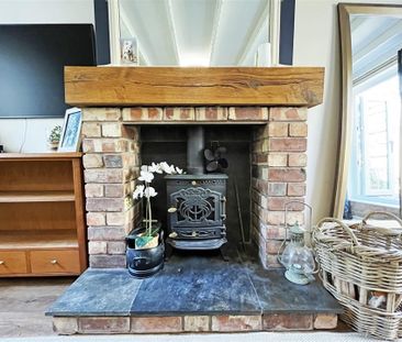 2 bedroom Cottage to rent - Photo 1