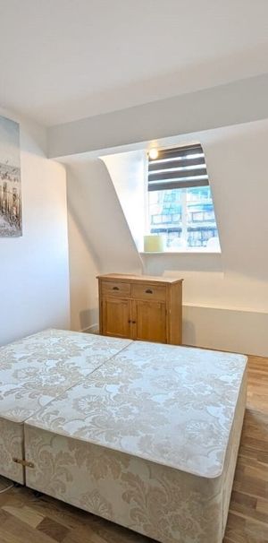 St. Giles Street - Photo 1