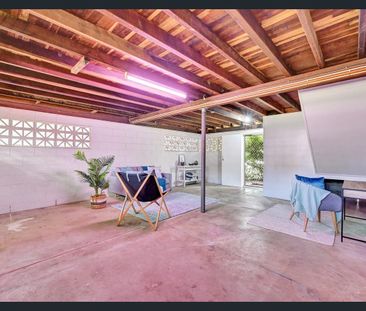 A charming 2-level Home – Great Location - Photo 3