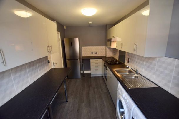Silken Court, Nuneaton, CV11 5NN - BILLS INCLUSIVE HOUSE-SHARE PRIVATE BATHROOM - Photo 1