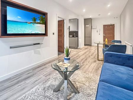 Silbury Boulevard - Photo 2