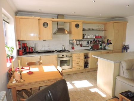 2 bedroom flat to rent - Photo 4