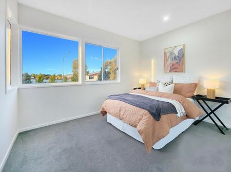 Stylish and Spacious Townhouse - Photo 2