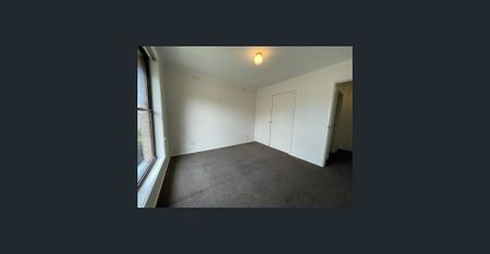 TWO BEDROOM UNIT IN CENTRAL MORDIALLOC - Photo 3