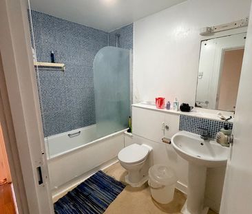 Room in a Shared Flat, Prince Regent Road, TW3 - Photo 6