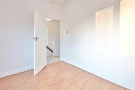 2, The Nooks, Gildersome, Morley, Leeds, LS27 7EF - Photo 2