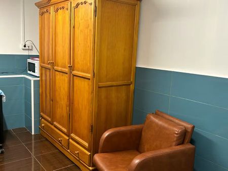 Rambla de Badal, Barcelona, Catalonia 08028 - Photo 3