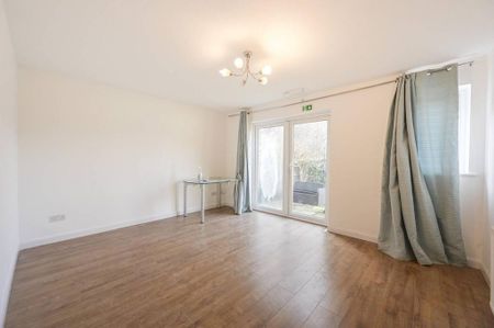 5 bedroom detached house to rent - Photo 2