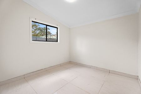 SPACIOUS LIVING IN NORTH ST MARYS! - Photo 2