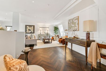 Duplex apartment with terrace to rent in Mayfair, W1J - Photo 2