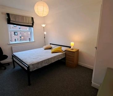Room in a Shared Flat, Exeter Court, M20 - Photo 2