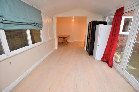 3 bedroom end of terrace house to rent - Photo 2