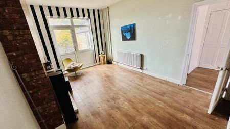 4 bedroom terraced house to rent - Photo 5