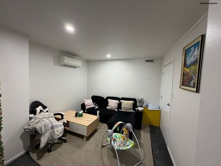 5Bedrooms + In-Zone for Everglade School! - Photo 2