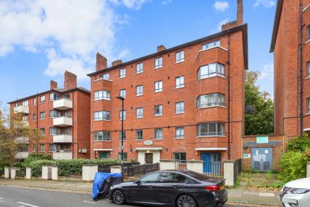 3 bedroom flat in Brecknock Road Estate - Photo 2