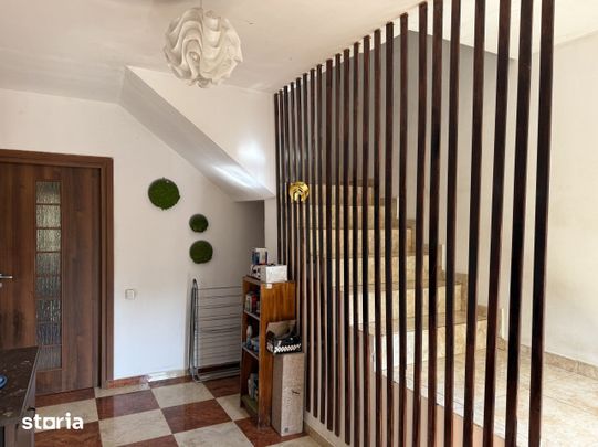 Se inchiriaza apartament cu 3 camere si 2 bai, situat intr-o casa cu - Fotografie 1